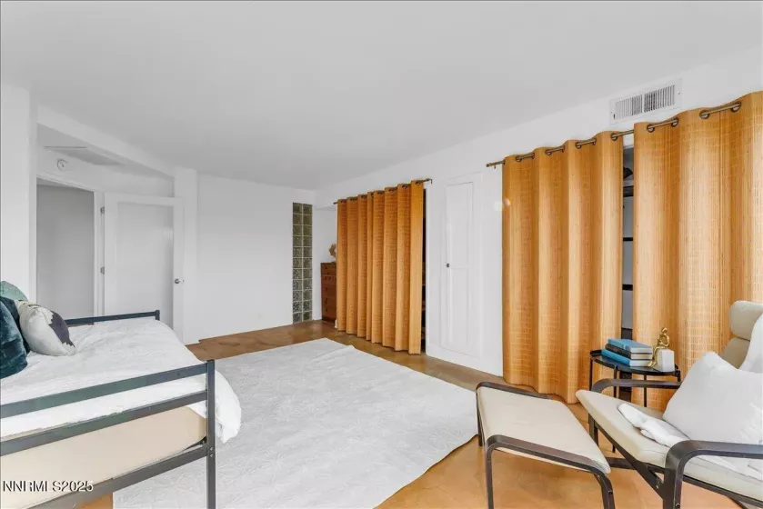 280 Island, Reno, Nevada 89501, 2 Bedrooms Bedrooms, ,2 BathroomsBathrooms,Residential,Residential,Island,250051680