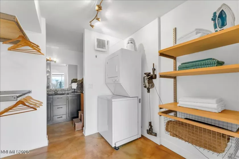 280 Island, Reno, Nevada 89501, 2 Bedrooms Bedrooms, ,2 BathroomsBathrooms,Residential,Residential,Island,250051680