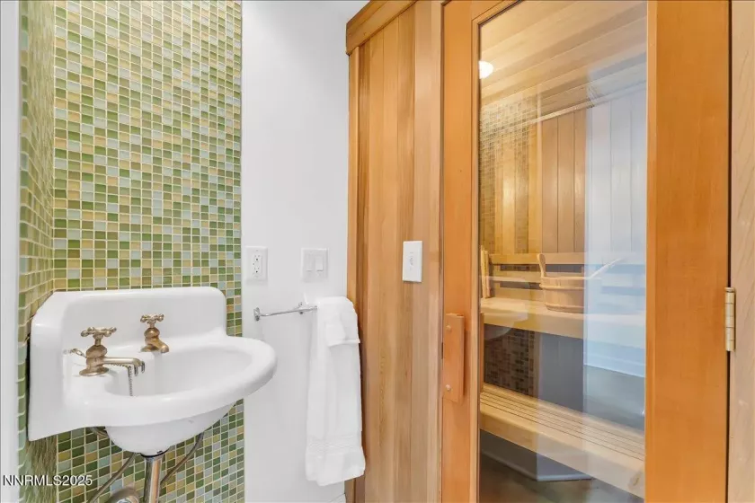 280 Island, Reno, Nevada 89501, 2 Bedrooms Bedrooms, ,2 BathroomsBathrooms,Residential,Residential,Island,250051680