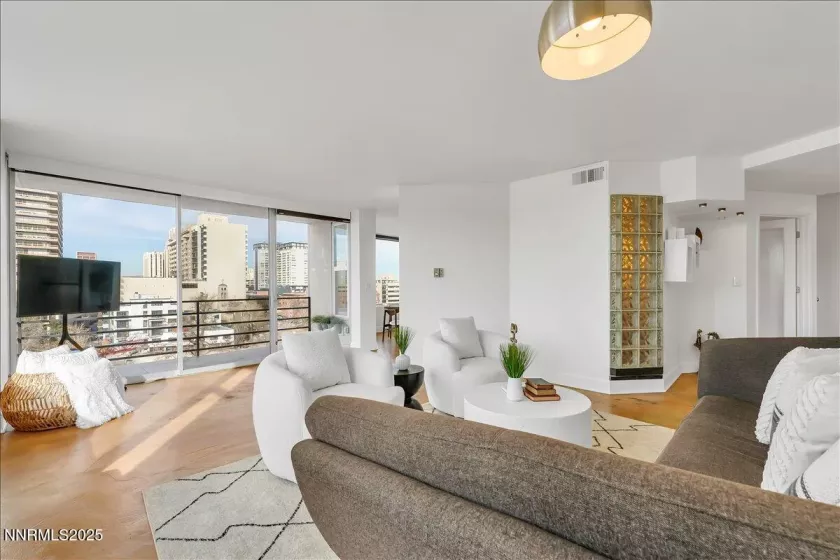 280 Island, Reno, Nevada 89501, 2 Bedrooms Bedrooms, ,2 BathroomsBathrooms,Residential,Residential,Island,250051680