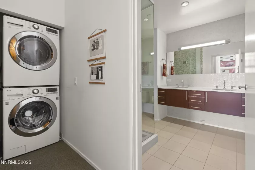 255 Sierra, Reno, Nevada 89501, 1 Bedroom Bedrooms, ,2 BathroomsBathrooms,Residential,Residential,Sierra,250051704