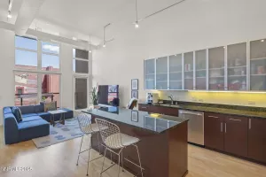 255 Sierra, Reno, Nevada 89501, 1 Bedroom Bedrooms, ,2 BathroomsBathrooms,Residential,Residential,Sierra,250051704