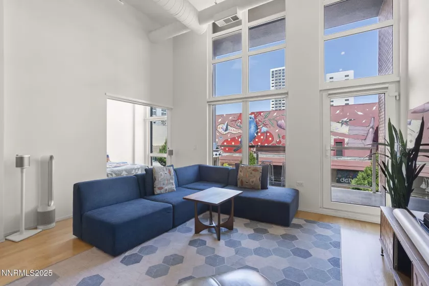 255 Sierra, Reno, Nevada 89501, 1 Bedroom Bedrooms, ,2 BathroomsBathrooms,Residential,Residential,Sierra,250051704