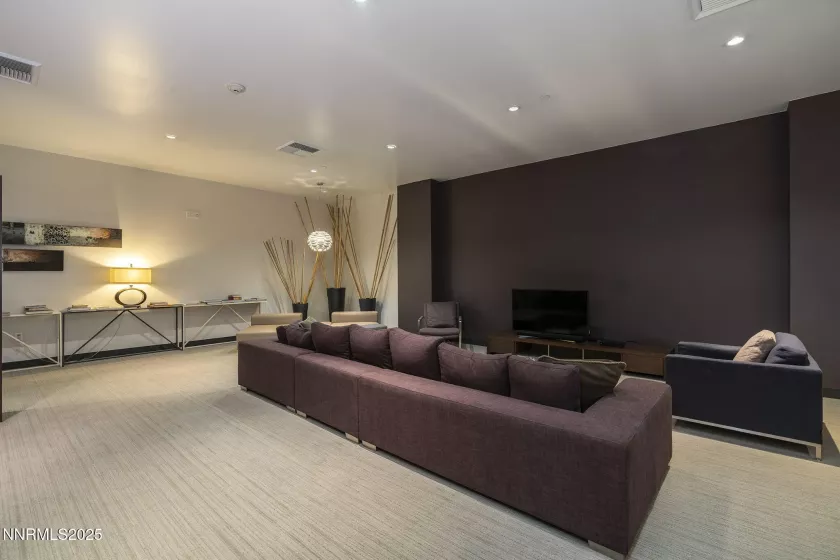 255 Sierra, Reno, Nevada 89501, 1 Bedroom Bedrooms, ,2 BathroomsBathrooms,Residential,Residential,Sierra,250051704