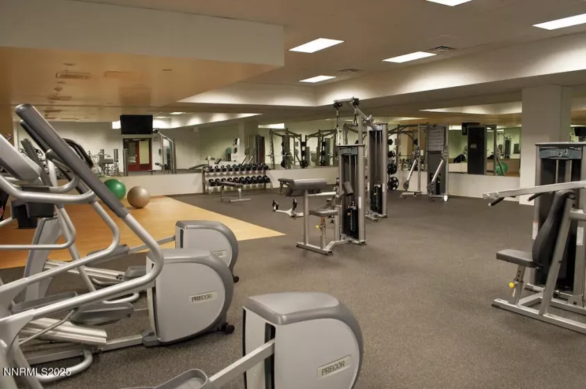 255 Sierra, Reno, Nevada 89501, 1 Bedroom Bedrooms, ,2 BathroomsBathrooms,Residential,Residential,Sierra,250051704