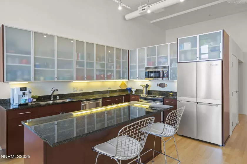 255 Sierra, Reno, Nevada 89501, 1 Bedroom Bedrooms, ,2 BathroomsBathrooms,Residential,Residential,Sierra,250051704