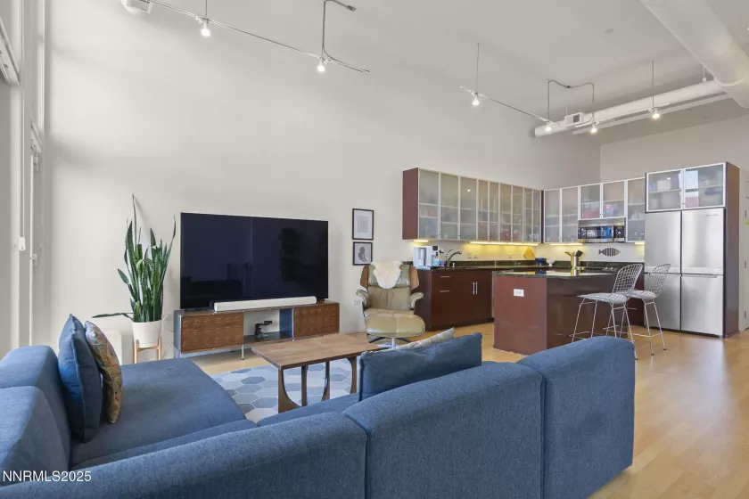 255 Sierra, Reno, Nevada 89501, 1 Bedroom Bedrooms, ,2 BathroomsBathrooms,Residential,Residential,Sierra,250051704
