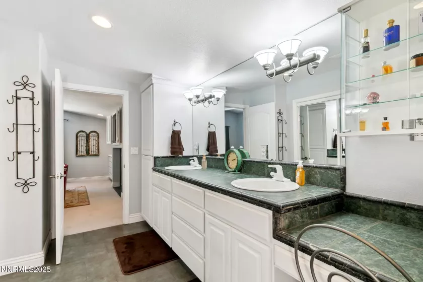 1064 Lucerne, Incline Village, Nevada 89451, 4 Bedrooms Bedrooms, ,3 BathroomsBathrooms,Residential,Residential,Lucerne,250051710