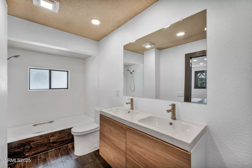 638 Martin, Zephyr Cove, Nevada 89448, 7 Bedrooms Bedrooms, ,6 BathroomsBathrooms,Residential,Residential,Martin,250051712