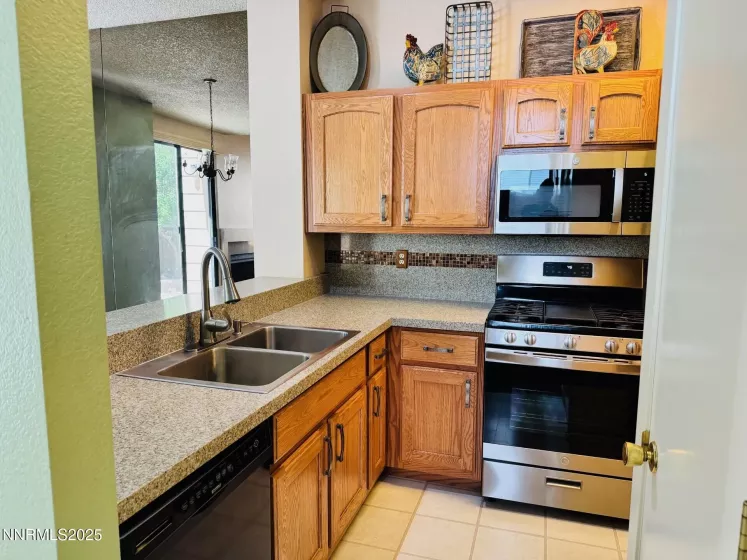 4066 SNOWSHOE, Reno, Nevada 89502, 2 Bedrooms Bedrooms, ,3 BathroomsBathrooms,Residential,Residential,SNOWSHOE,250051736