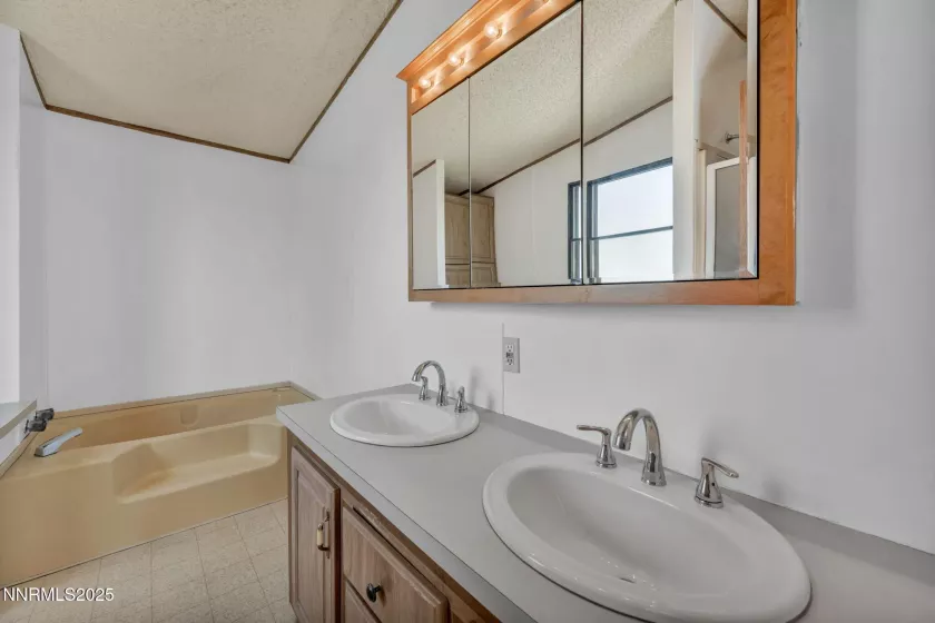 1155 Denise, Carson City, Nevada 89701, 3 Bedrooms Bedrooms, ,2 BathroomsBathrooms,Residential,Residential,Denise,250051739