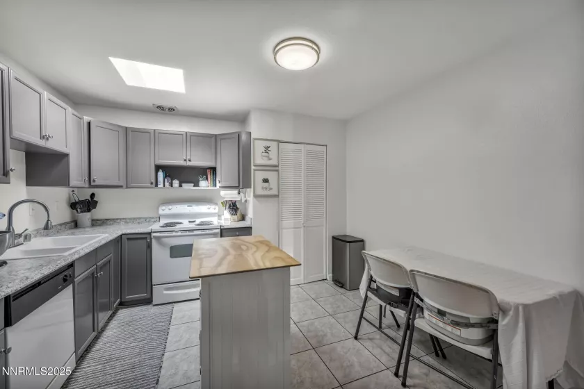 1041 Baywood, Sparks, Nevada 89434, 3 Bedrooms Bedrooms, ,1 BathroomBathrooms,Residential,Residential,Baywood,250051743