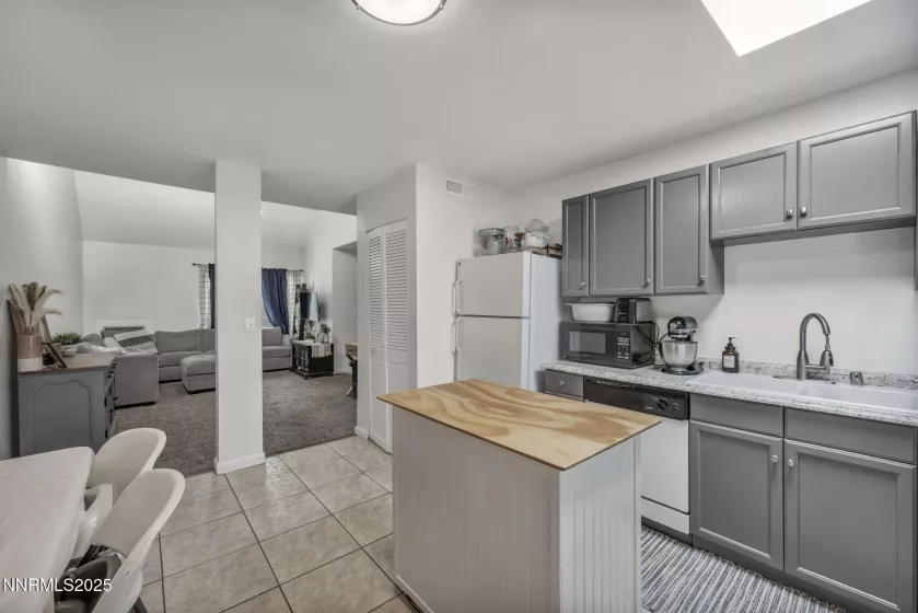 1041 Baywood, Sparks, Nevada 89434, 3 Bedrooms Bedrooms, ,1 BathroomBathrooms,Residential,Residential,Baywood,250051743