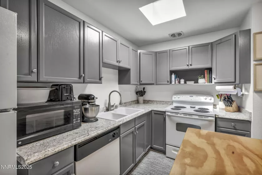 1041 Baywood, Sparks, Nevada 89434, 3 Bedrooms Bedrooms, ,1 BathroomBathrooms,Residential,Residential,Baywood,250051743