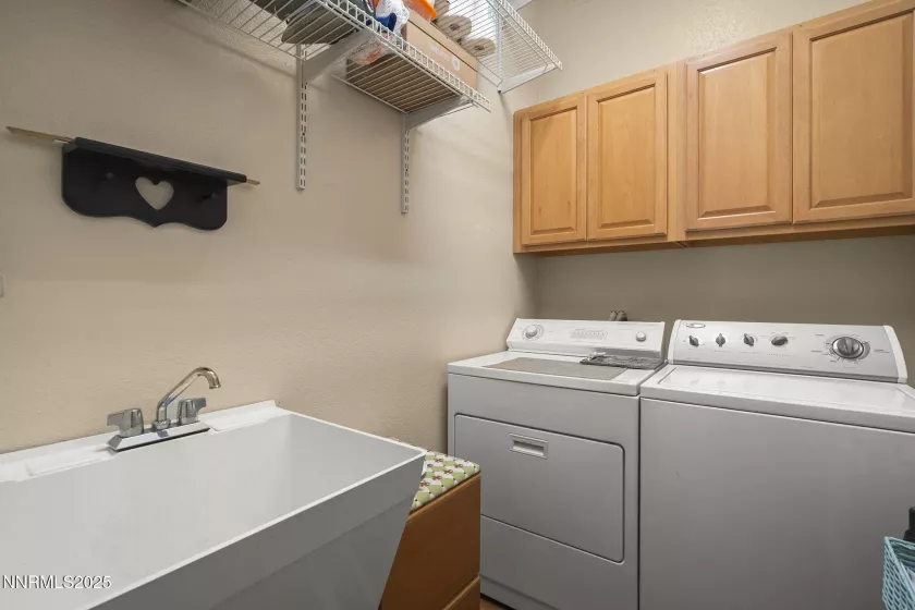 6694 Aston, Sparks, Nevada 89436, 3 Bedrooms Bedrooms, ,4 BathroomsBathrooms,Residential,Residential,Aston,250051744