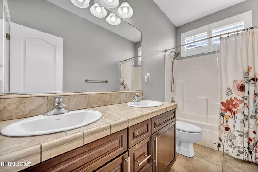 1720 Blue Oak, Fernley, Nevada 89408, 5 Bedrooms Bedrooms, ,3 BathroomsBathrooms,Residential,Residential,Blue Oak,250051751