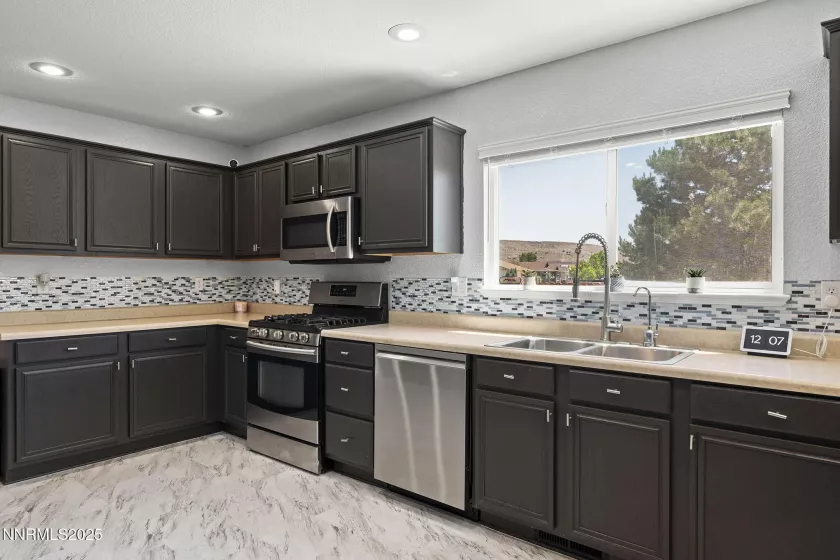 18204 Cedar View, Reno, Nevada 89508, 5 Bedrooms Bedrooms, ,3 BathroomsBathrooms,Residential,Residential,Cedar View,250051756