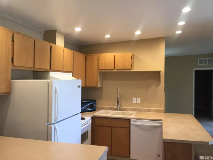 476 Sunshine, Reno, Nevada 89502, 2 Bedrooms Bedrooms, ,1 BathroomBathrooms,Residential Lease,Manufactured,Sunshine,250051773