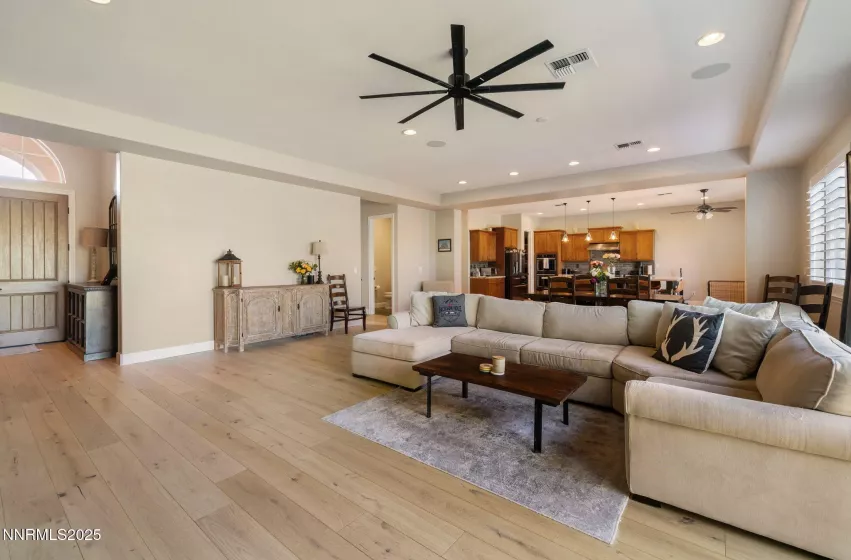 9885 Firefoot, Reno, Nevada 89521, 4 Bedrooms Bedrooms, ,3 BathroomsBathrooms,Residential,Residential,Firefoot,250051779