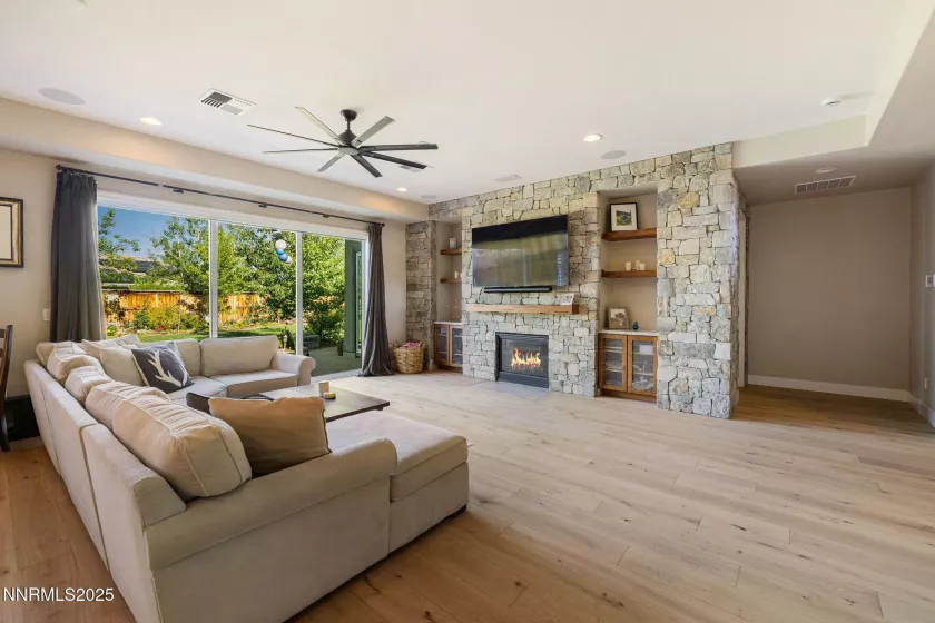 9885 Firefoot, Reno, Nevada 89521, 4 Bedrooms Bedrooms, ,3 BathroomsBathrooms,Residential,Residential,Firefoot,250051779