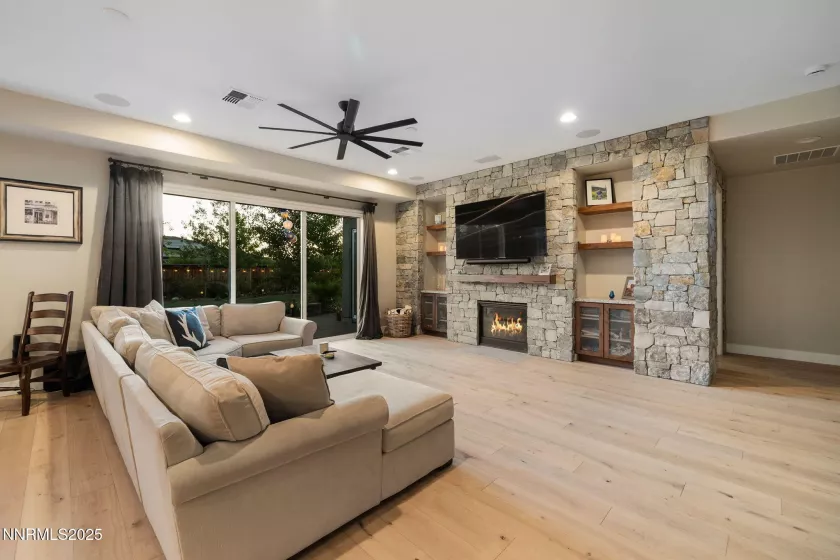 9885 Firefoot, Reno, Nevada 89521, 4 Bedrooms Bedrooms, ,3 BathroomsBathrooms,Residential,Residential,Firefoot,250051779