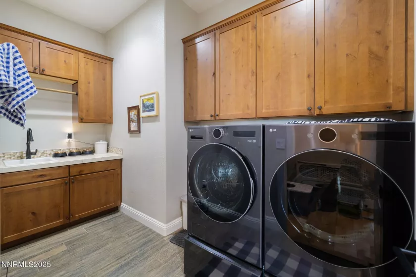 9885 Firefoot, Reno, Nevada 89521, 4 Bedrooms Bedrooms, ,3 BathroomsBathrooms,Residential,Residential,Firefoot,250051779