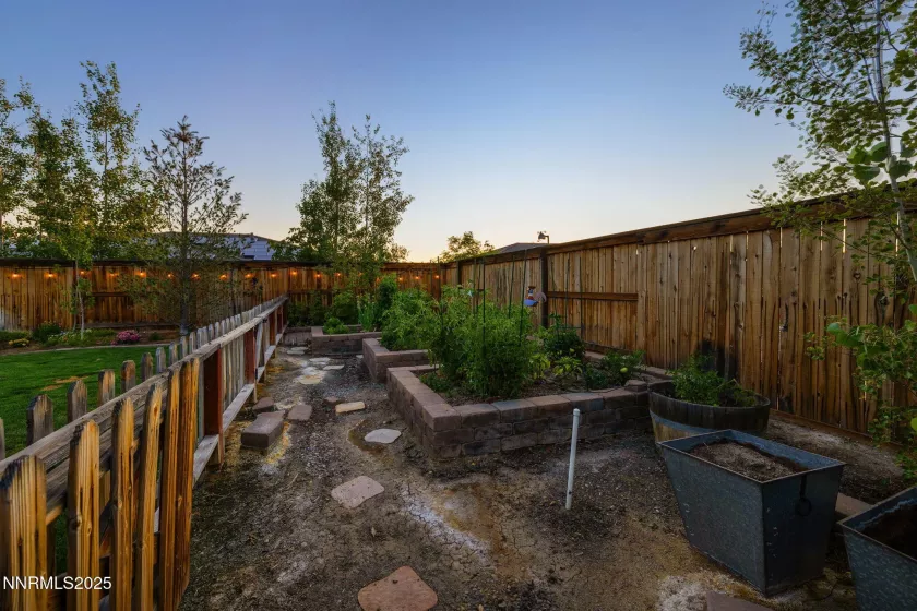 9885 Firefoot, Reno, Nevada 89521, 4 Bedrooms Bedrooms, ,3 BathroomsBathrooms,Residential,Residential,Firefoot,250051779
