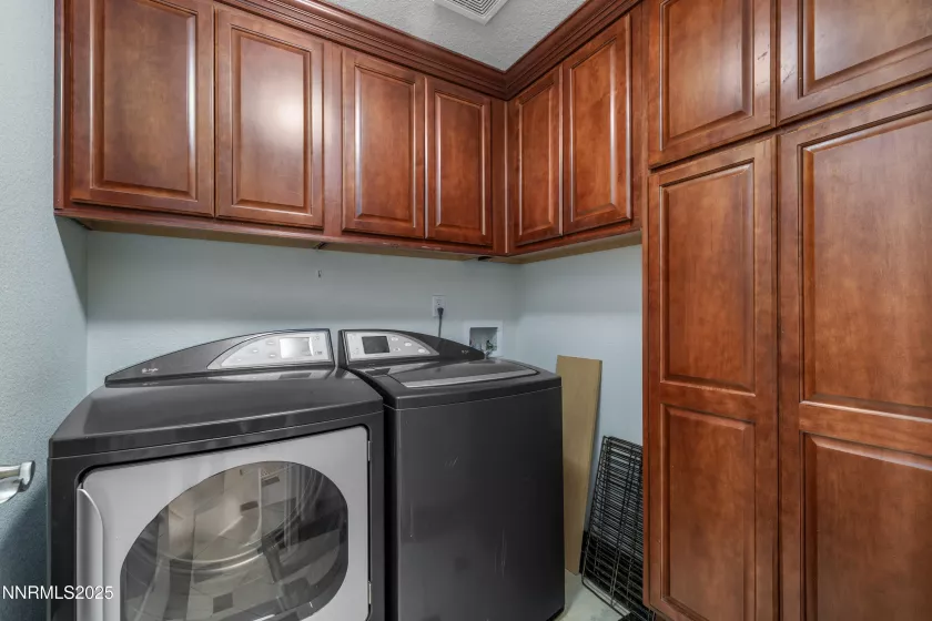 200 2nd, Reno, Nevada 89501, 2 Bedrooms Bedrooms, ,3 BathroomsBathrooms,Residential,Residential,2nd,250051796