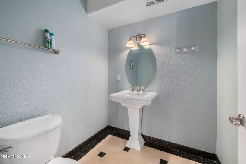 200 2nd, Reno, Nevada 89501, 2 Bedrooms Bedrooms, ,3 BathroomsBathrooms,Residential,Residential,2nd,250051796