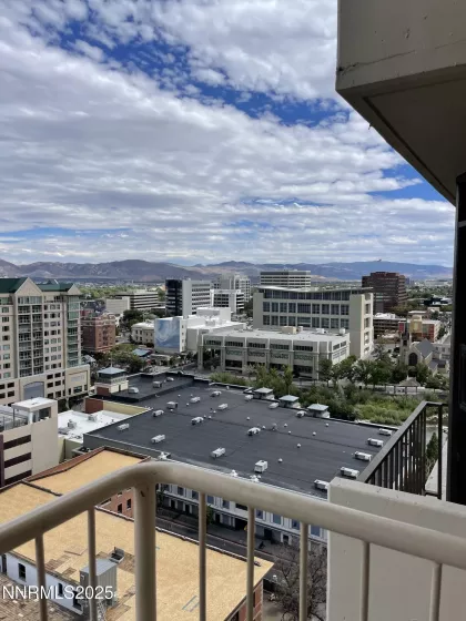 200 2nd, Reno, Nevada 89501, 2 Bedrooms Bedrooms, ,3 BathroomsBathrooms,Residential,Residential,2nd,250051796