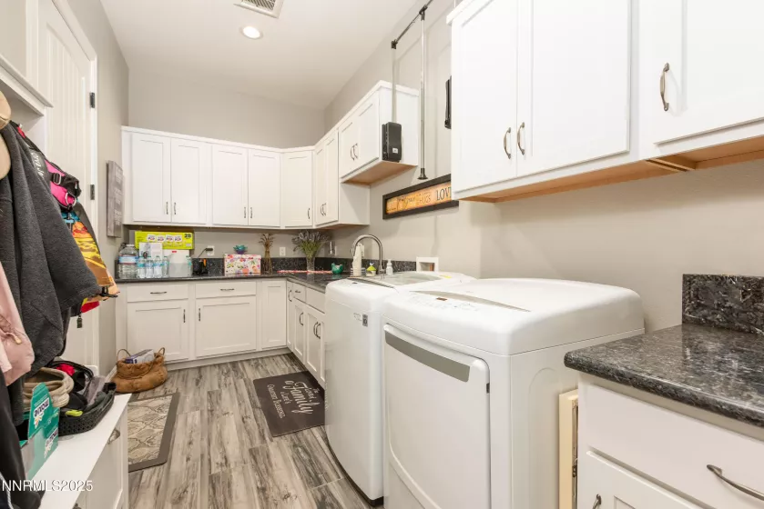 2092 Canterbury, Carson City, Nevada 89703, 4 Bedrooms Bedrooms, ,5 BathroomsBathrooms,Residential,Residential,Canterbury,250051795
