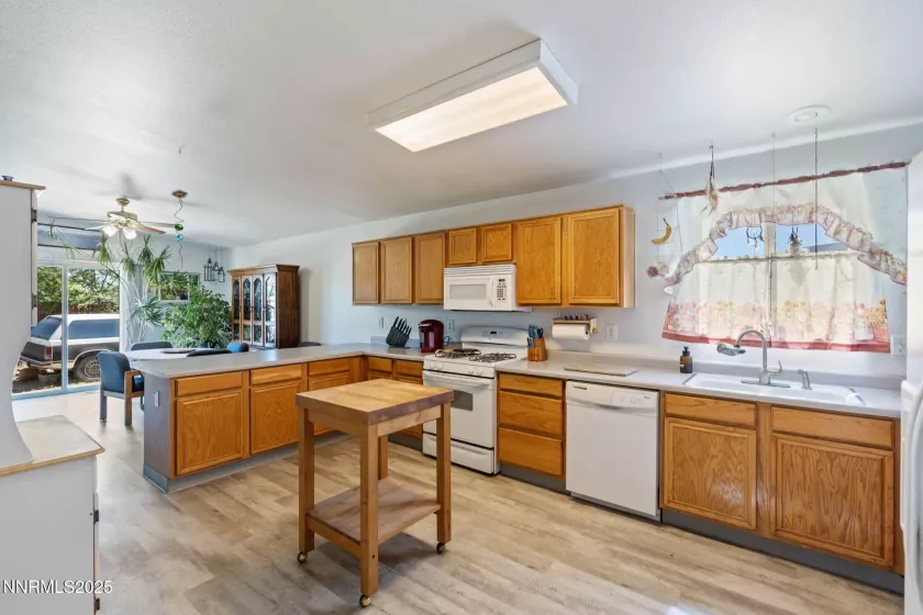 5886 Wishbone, Sun Valley, Nevada 89433, 4 Bedrooms Bedrooms, ,2 BathroomsBathrooms,Residential,Residential,Wishbone,250051804
