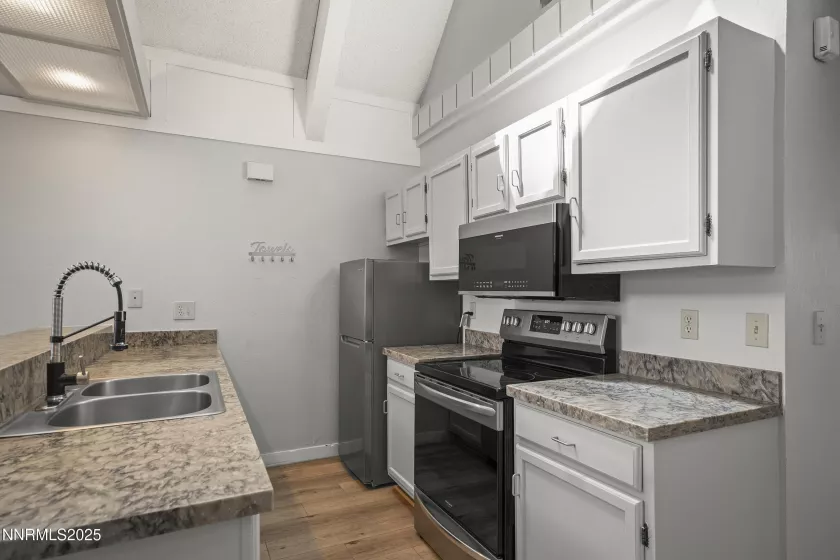 989 Tahoe, Incline Village, Nevada 89451, 3 Bedrooms Bedrooms, ,2 BathroomsBathrooms,Residential,Residential,Tahoe,250051807