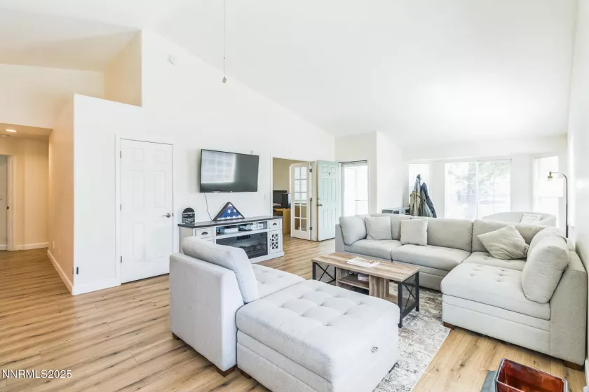 70 Blue Skies, Sparks, Nevada 89436, 4 Bedrooms Bedrooms, ,2 BathroomsBathrooms,Residential,Residential,Blue Skies,250051813