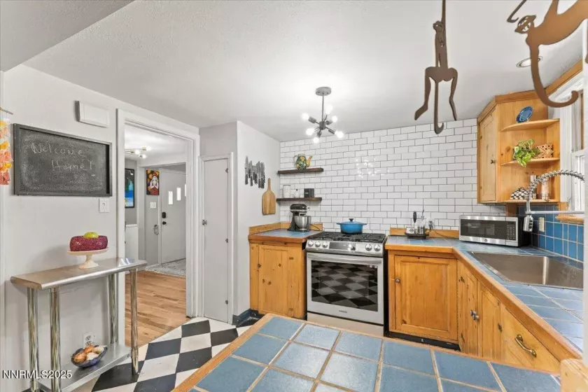 661 Thoma, Reno, Nevada 89502, 2 Bedrooms Bedrooms, ,1 BathroomBathrooms,Residential,Residential,Thoma,250051832