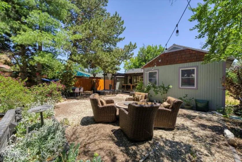 661 Thoma, Reno, Nevada 89502, 2 Bedrooms Bedrooms, ,1 BathroomBathrooms,Residential,Residential,Thoma,250051832