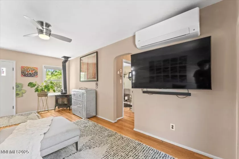 661 Thoma, Reno, Nevada 89502, 2 Bedrooms Bedrooms, ,1 BathroomBathrooms,Residential,Residential,Thoma,250051832