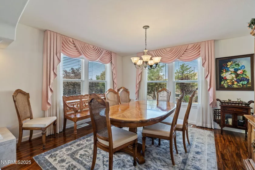 3555 Vista, Sparks, Nevada 89436, 5 Bedrooms Bedrooms, ,3 BathroomsBathrooms,Residential,Residential,Vista,250051853