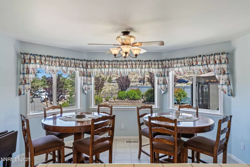 3555 Vista, Sparks, Nevada 89436, 5 Bedrooms Bedrooms, ,3 BathroomsBathrooms,Residential,Residential,Vista,250051853