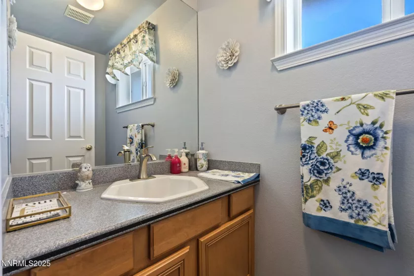 3555 Vista, Sparks, Nevada 89436, 5 Bedrooms Bedrooms, ,3 BathroomsBathrooms,Residential,Residential,Vista,250051853