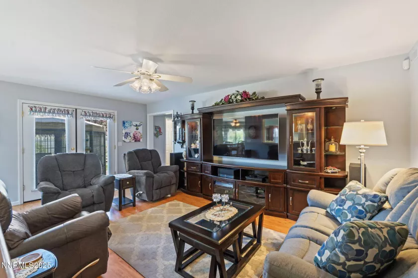3555 Vista, Sparks, Nevada 89436, 5 Bedrooms Bedrooms, ,3 BathroomsBathrooms,Residential,Residential,Vista,250051853