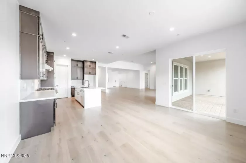 2940 Murrelet, Sparks, Nevada 89441, 3 Bedrooms Bedrooms, ,4 BathroomsBathrooms,Residential,Residential,Murrelet,250051877