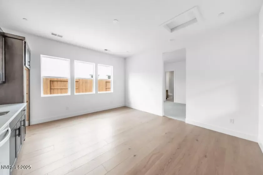 2940 Murrelet, Sparks, Nevada 89441, 3 Bedrooms Bedrooms, ,4 BathroomsBathrooms,Residential,Residential,Murrelet,250051877