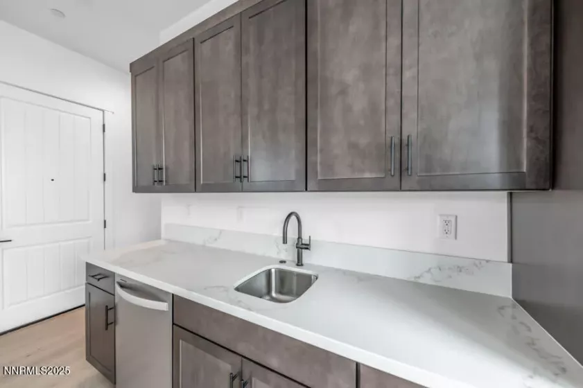 2940 Murrelet, Sparks, Nevada 89441, 3 Bedrooms Bedrooms, ,4 BathroomsBathrooms,Residential,Residential,Murrelet,250051877