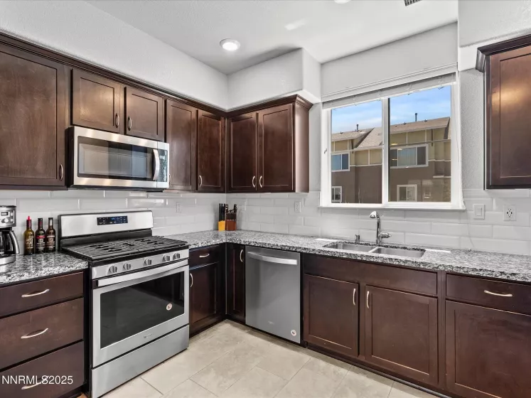 2755 Elsie Irene, Reno, Nevada 89503, 2 Bedrooms Bedrooms, ,3 BathroomsBathrooms,Residential,Residential,Elsie Irene,250051881