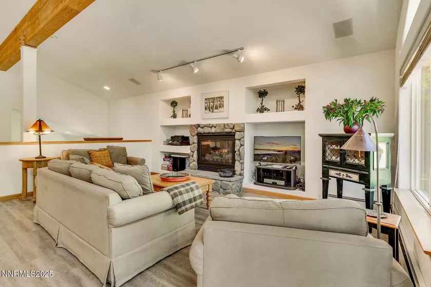 198 Country Club, Incline Village, Nevada 89451, 3 Bedrooms Bedrooms, ,3 BathroomsBathrooms,Residential,Residential,Country Club,250051929
