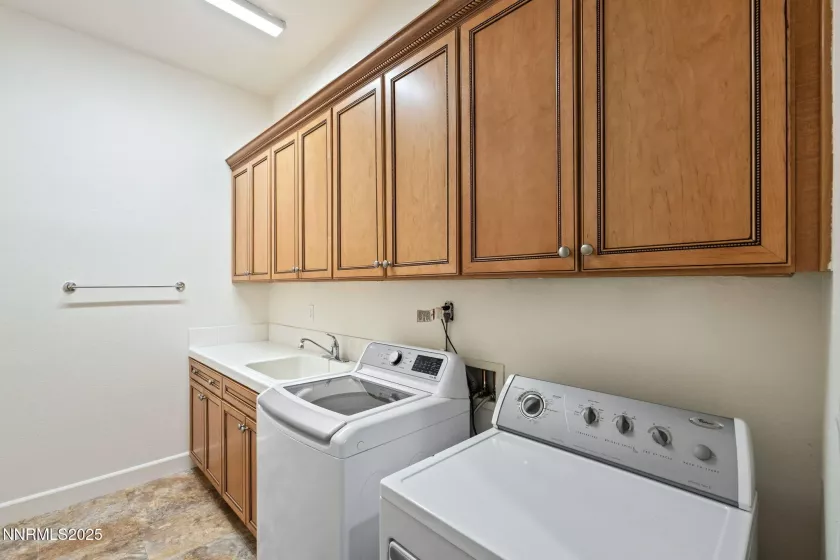7816 Casarey, Sparks, Nevada 89436, 5 Bedrooms Bedrooms, ,3 BathroomsBathrooms,Residential,Residential,Casarey,250051939