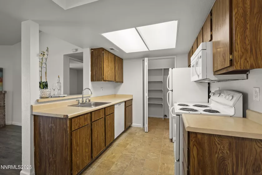 555 Patriot, Reno, Nevada 89511, 2 Bedrooms Bedrooms, ,2 BathroomsBathrooms,Residential,Residential,Patriot,250052000