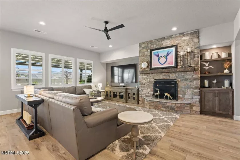 10 Diamond Strm, Sparks, Nevada 89441, 4 Bedrooms Bedrooms, ,3 BathroomsBathrooms,Residential,Residential,Diamond Strm,250052004