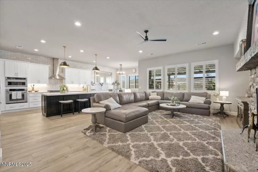 10 Diamond Strm, Sparks, Nevada 89441, 4 Bedrooms Bedrooms, ,3 BathroomsBathrooms,Residential,Residential,Diamond Strm,250052004